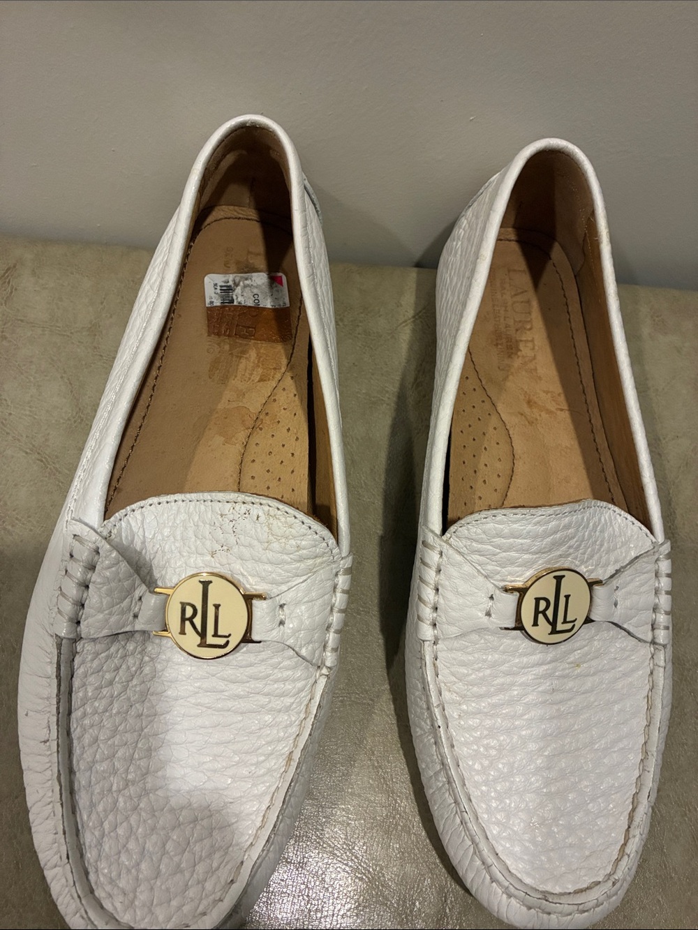 Ralph Lauren White Pebbled Leather RL Medallion Loafers - Picture 3 of 7